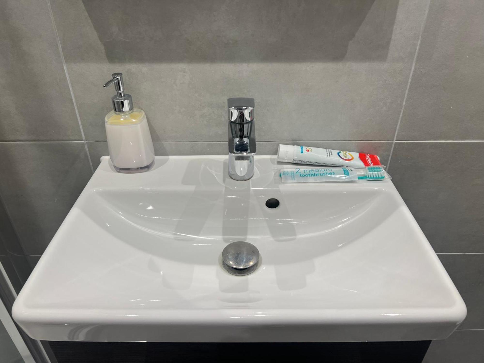 London Heathrow Airport Apartment Voyager House Terminal 12345 - Ev Electric And Parking Available! 히드로 외부 사진